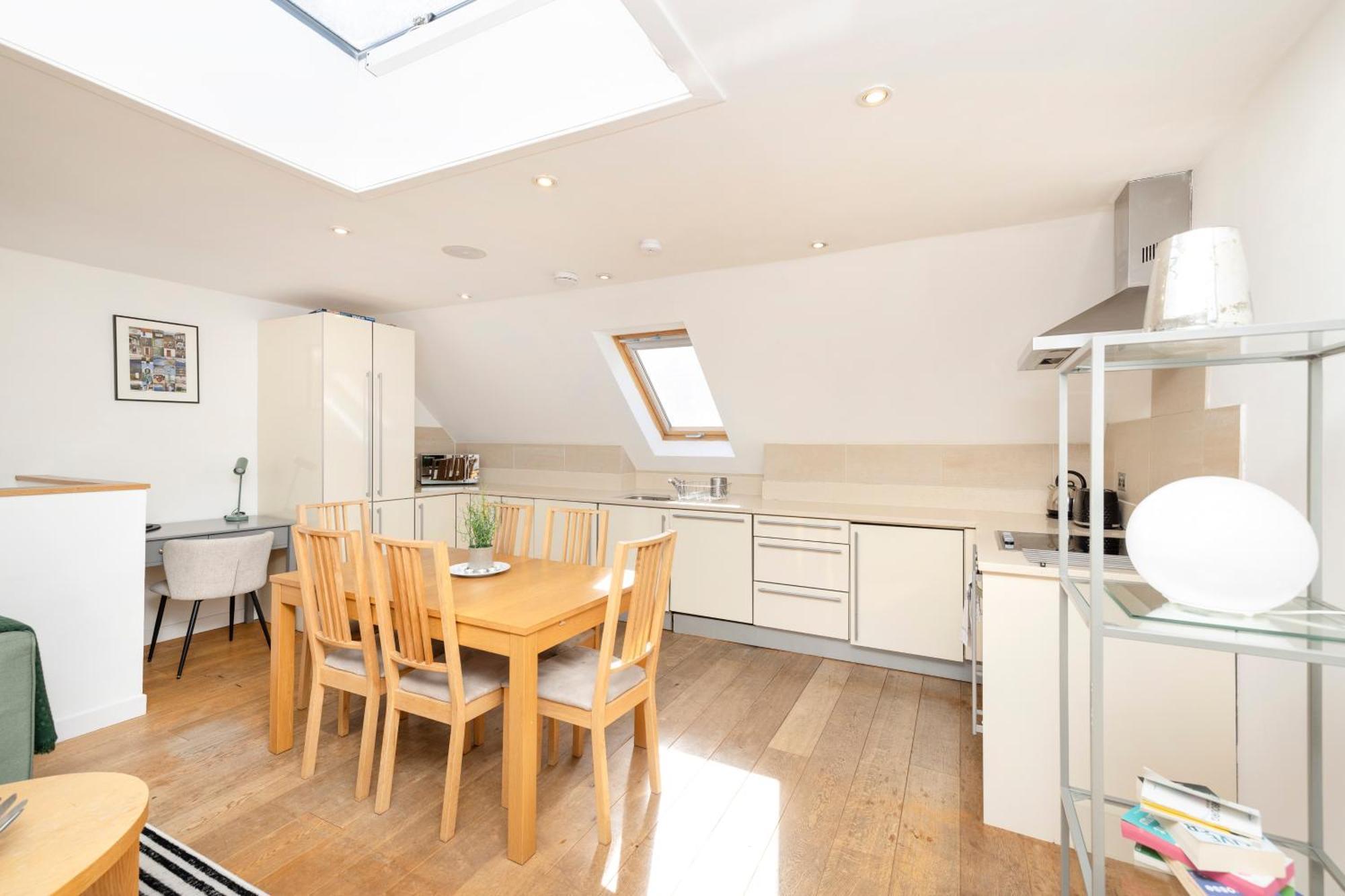 Ferienwohnung Joivy Superb Flats In The Heart Of EDI Exterior foto