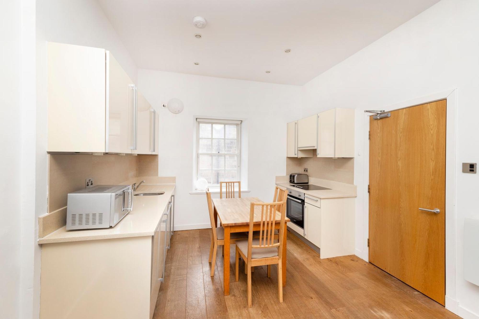 Ferienwohnung Joivy Superb Flats In The Heart Of EDI Exterior foto