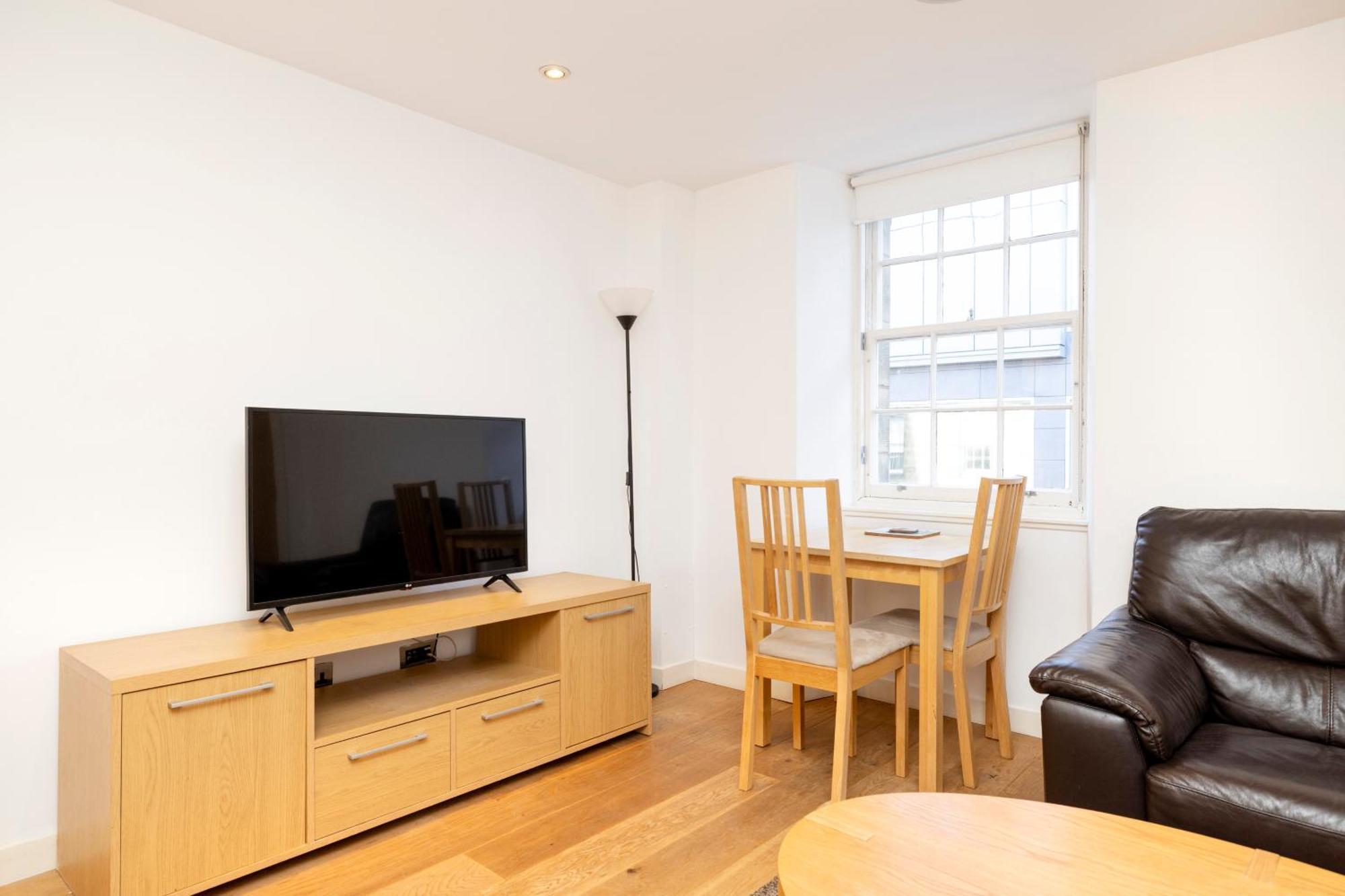 Ferienwohnung Joivy Superb Flats In The Heart Of EDI Exterior foto